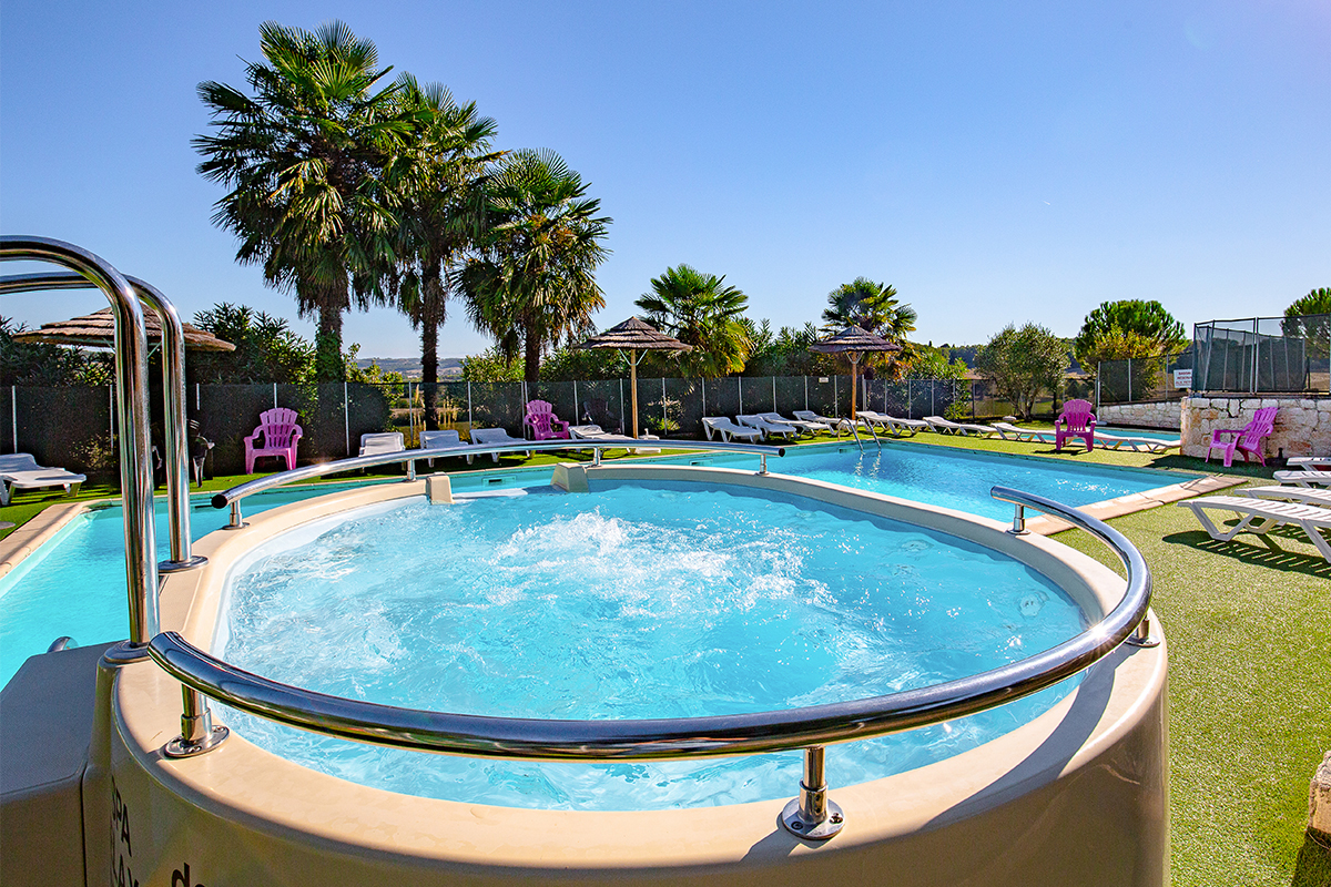 piscine_lecastagne_mariages _ domaine _ réception_ auch _ salles _ gers _ évènements _ hébergements _ gîtes _ castagné _ cadre _ vue_ cœur-de-gascogne